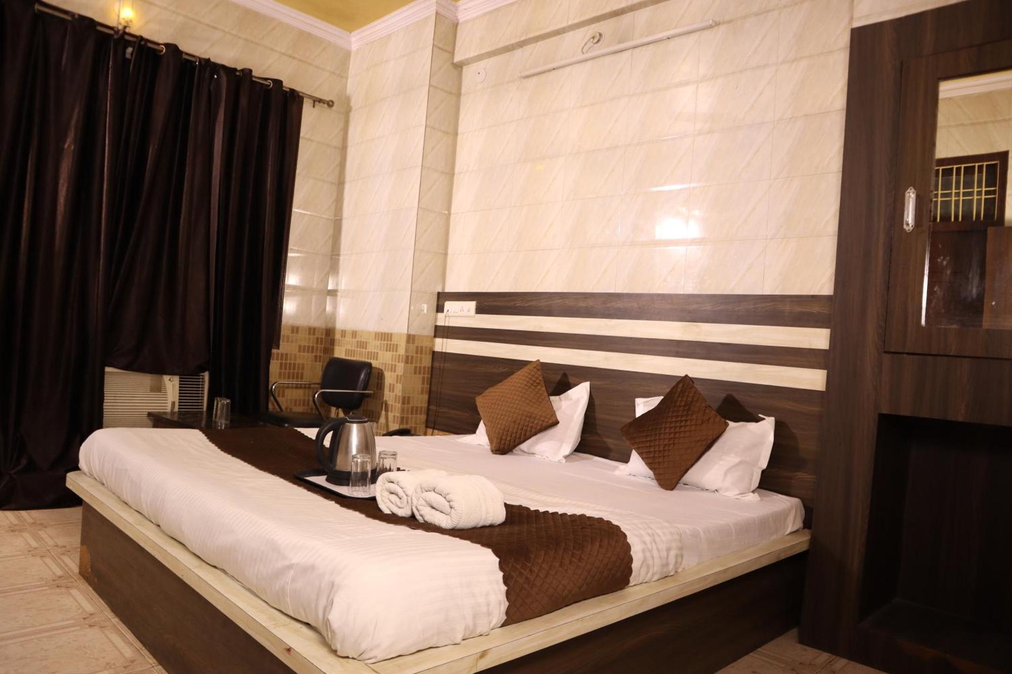 Hotel P R Palace Лакхнау Экстерьер фото